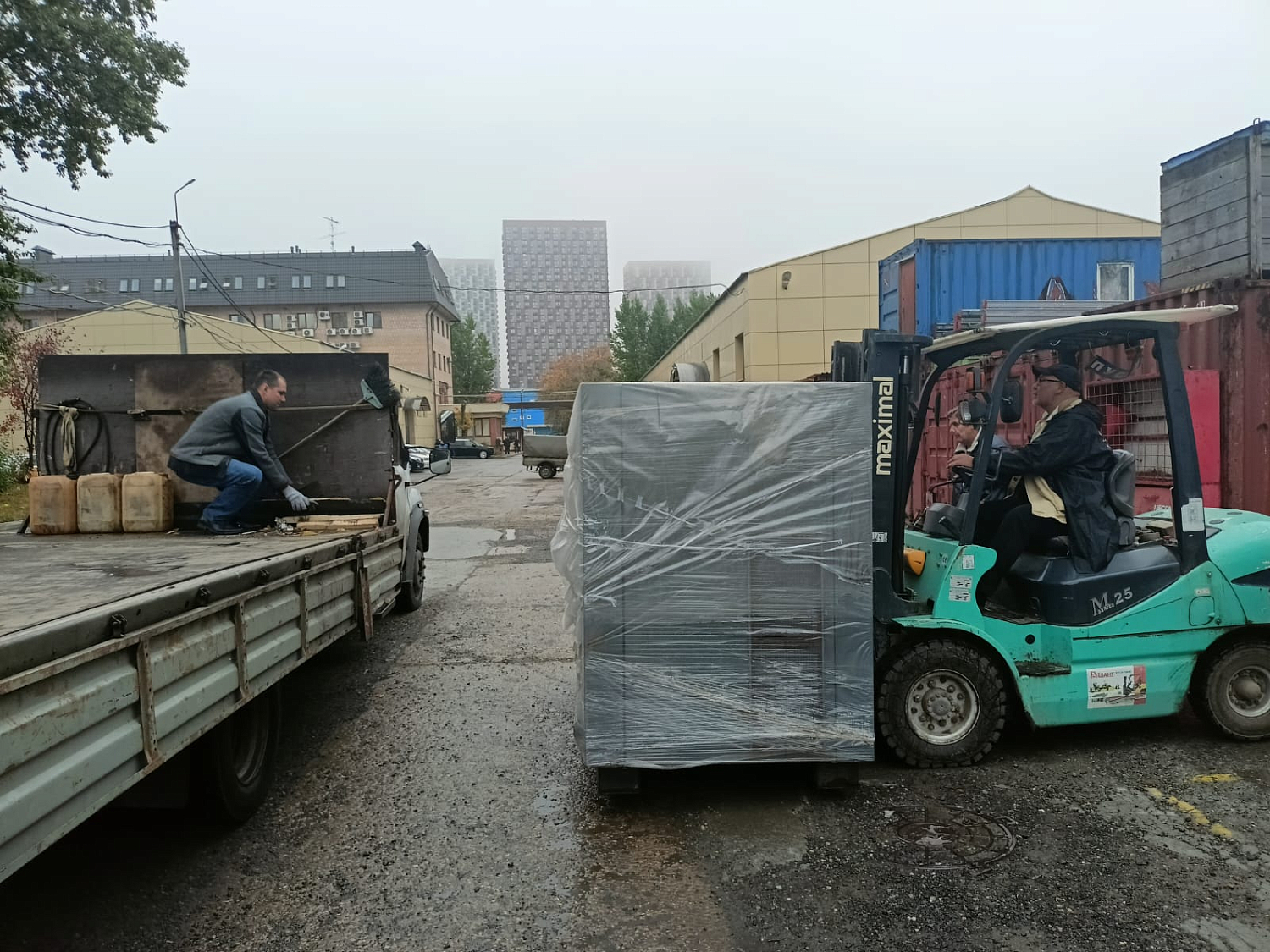 Отгрузка винтового компрессора Zammer SK90Р-8/F и 2 ресиверов Remeza РВ 900.10.11 в г. Москва